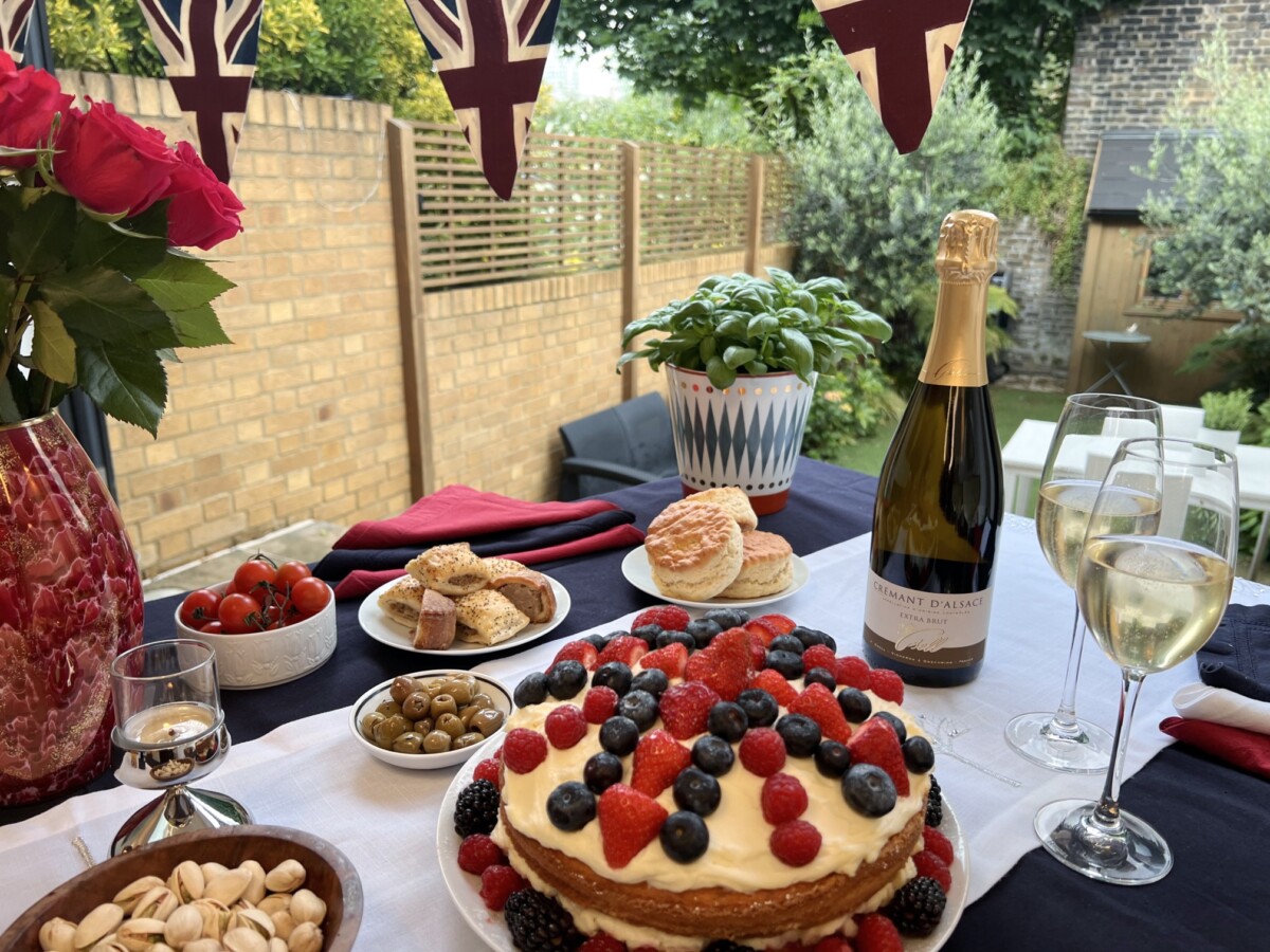 Jubilee cake with a bottle of crémant from domaine Gsell in Alsace