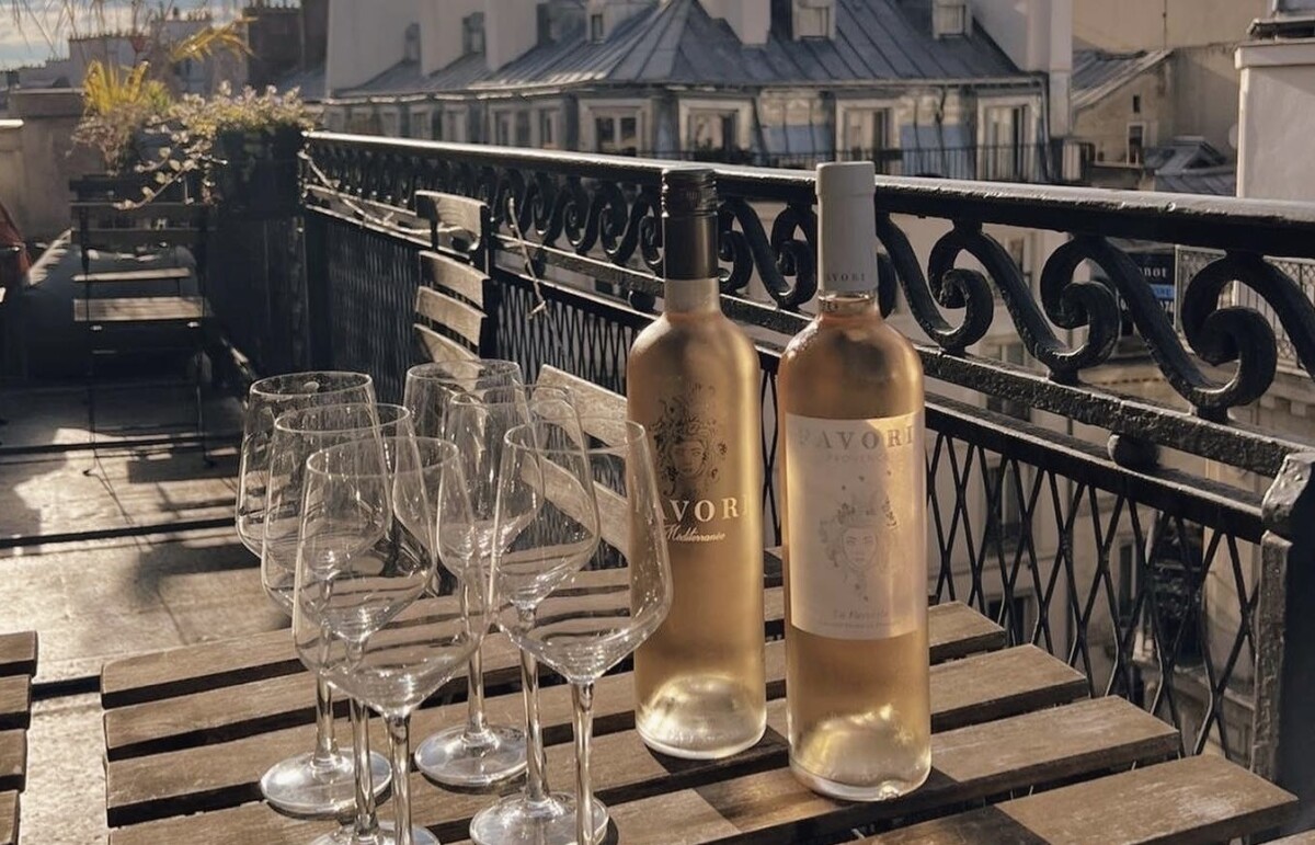 Favori-Provence-Rose-on-Paris-Terrace
